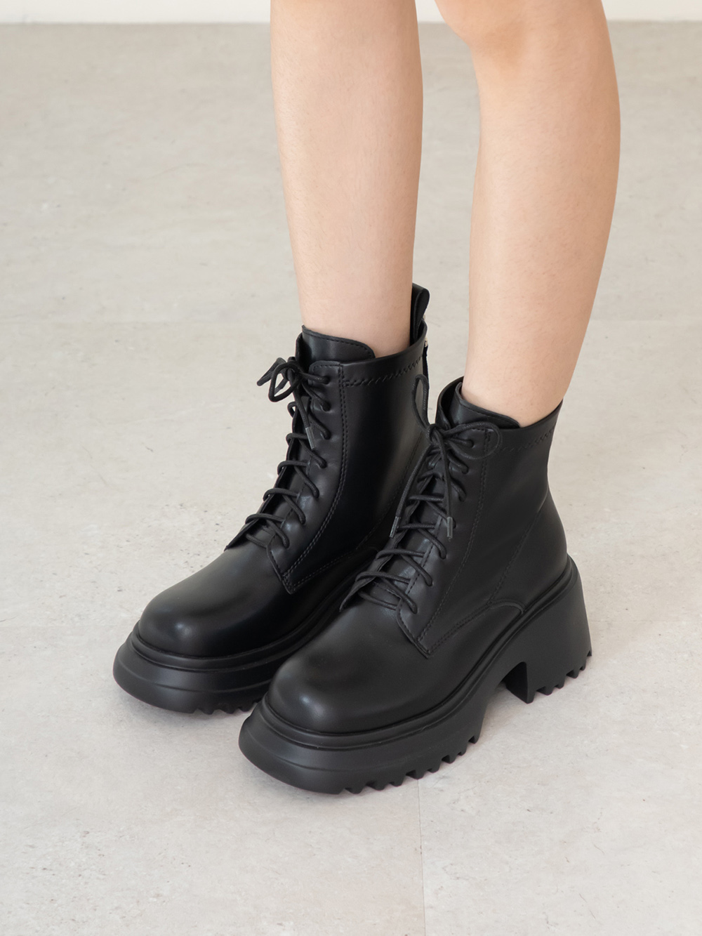 女團風輕量厚底綁帶短靴 黑色