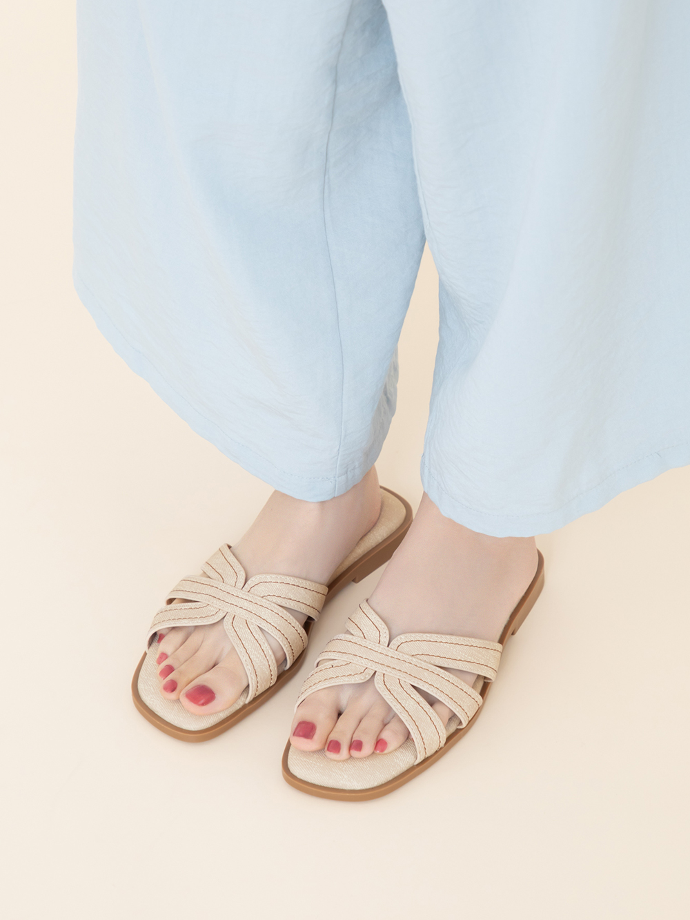 慵懶假期立體車線平底拖鞋 米白