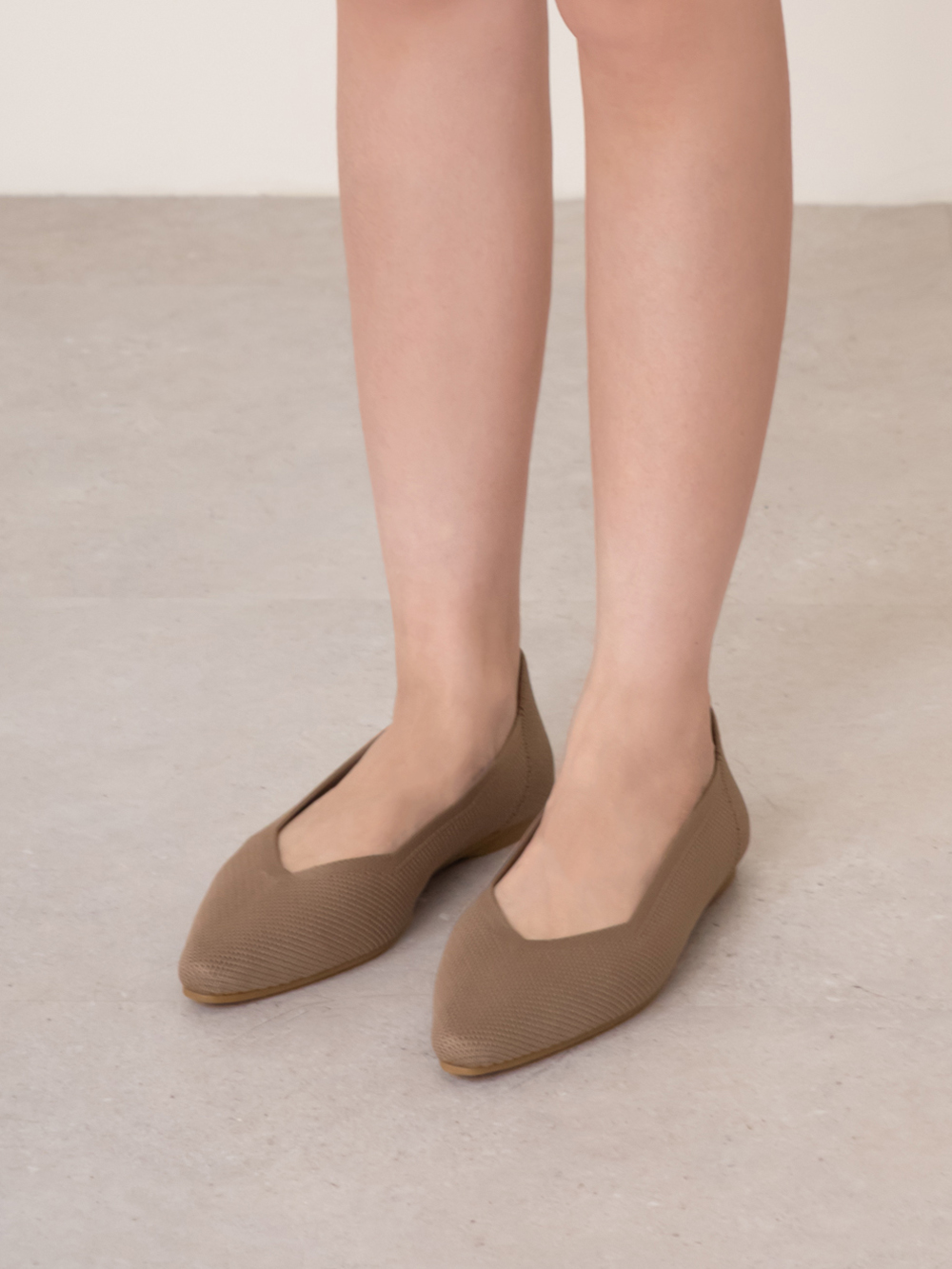 【3D零感雲織鞋】小V口尖頭通勤包鞋 摩卡色