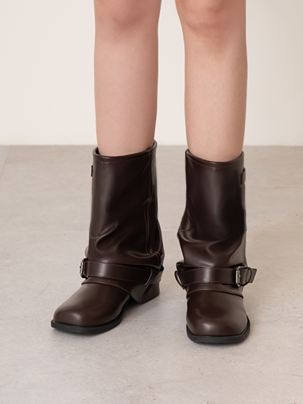 潮流對決釦環堆堆褲管短靴 咖啡色
