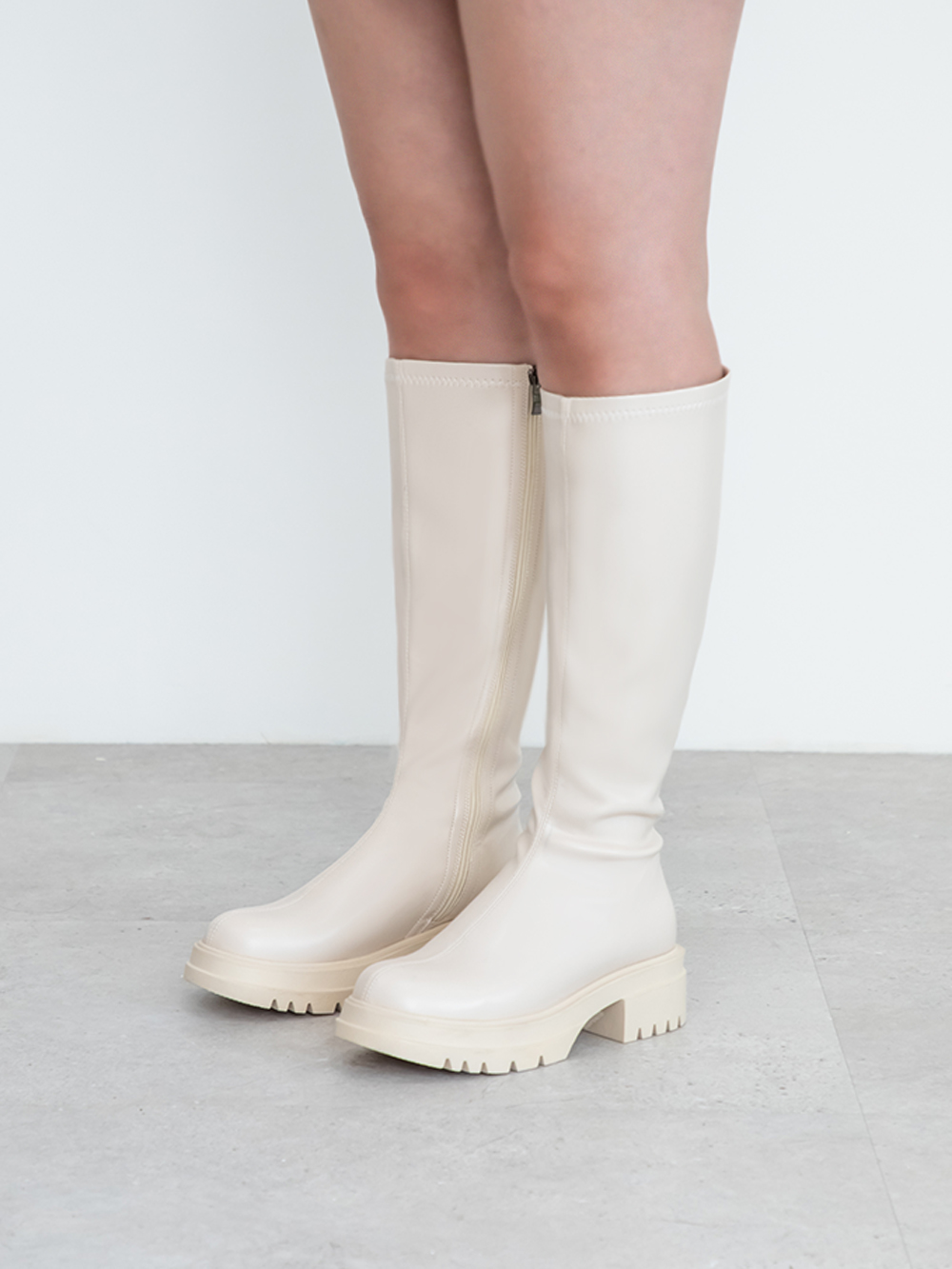 【加寬筒圍】韓團指標素面厚底瘦瘦長靴 米白色
