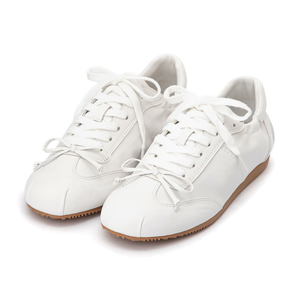 絲絨光感綁帶芭蕾風休閒鞋 白色