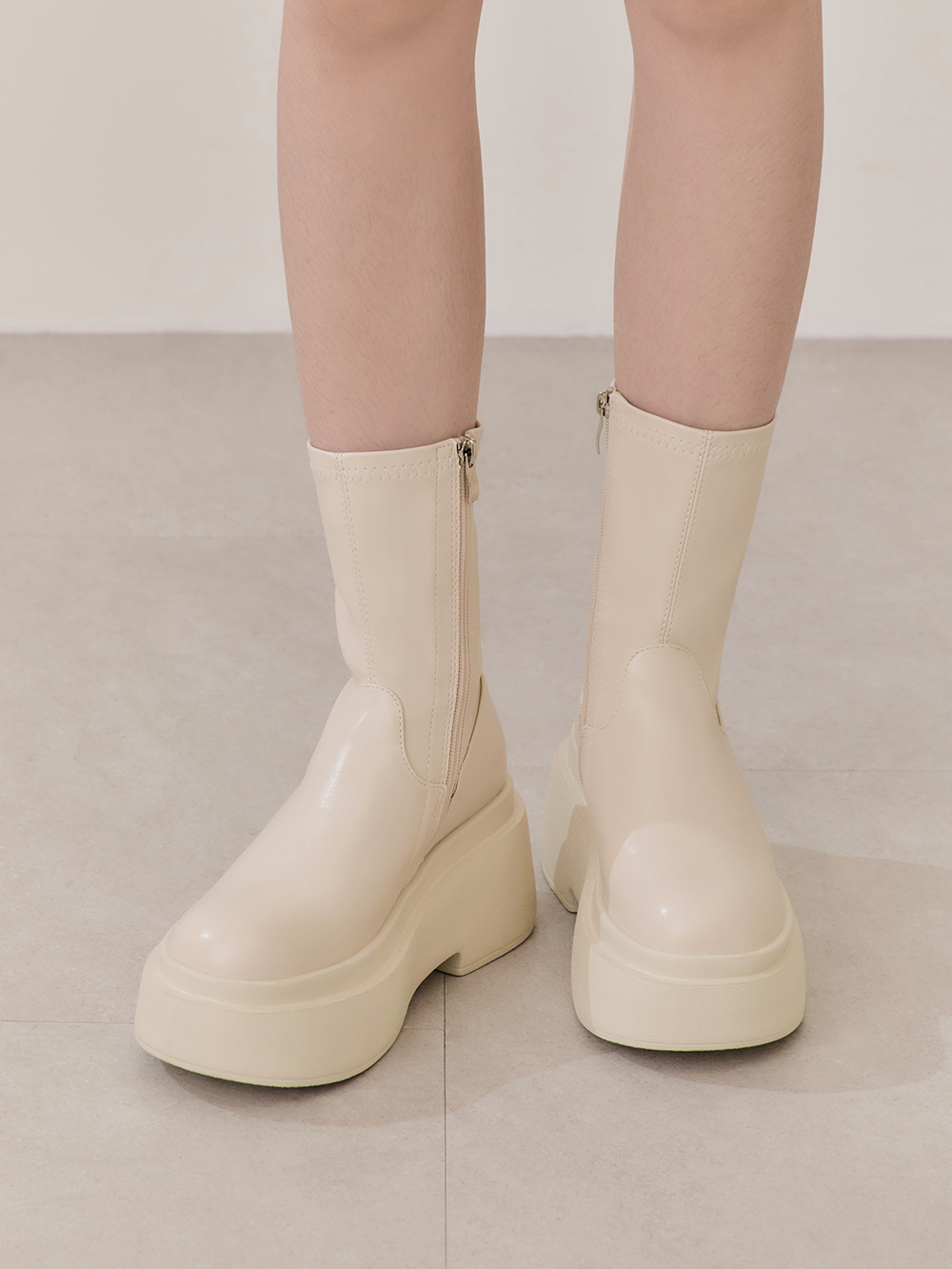 勁辣寶貝．Plus級加厚鬆糕底瘦瘦短靴 香草米