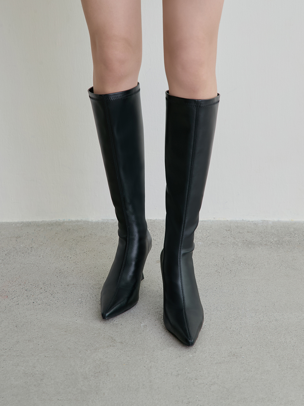 顯瘦魔法尖頭高跟瘦瘦長靴 黑色