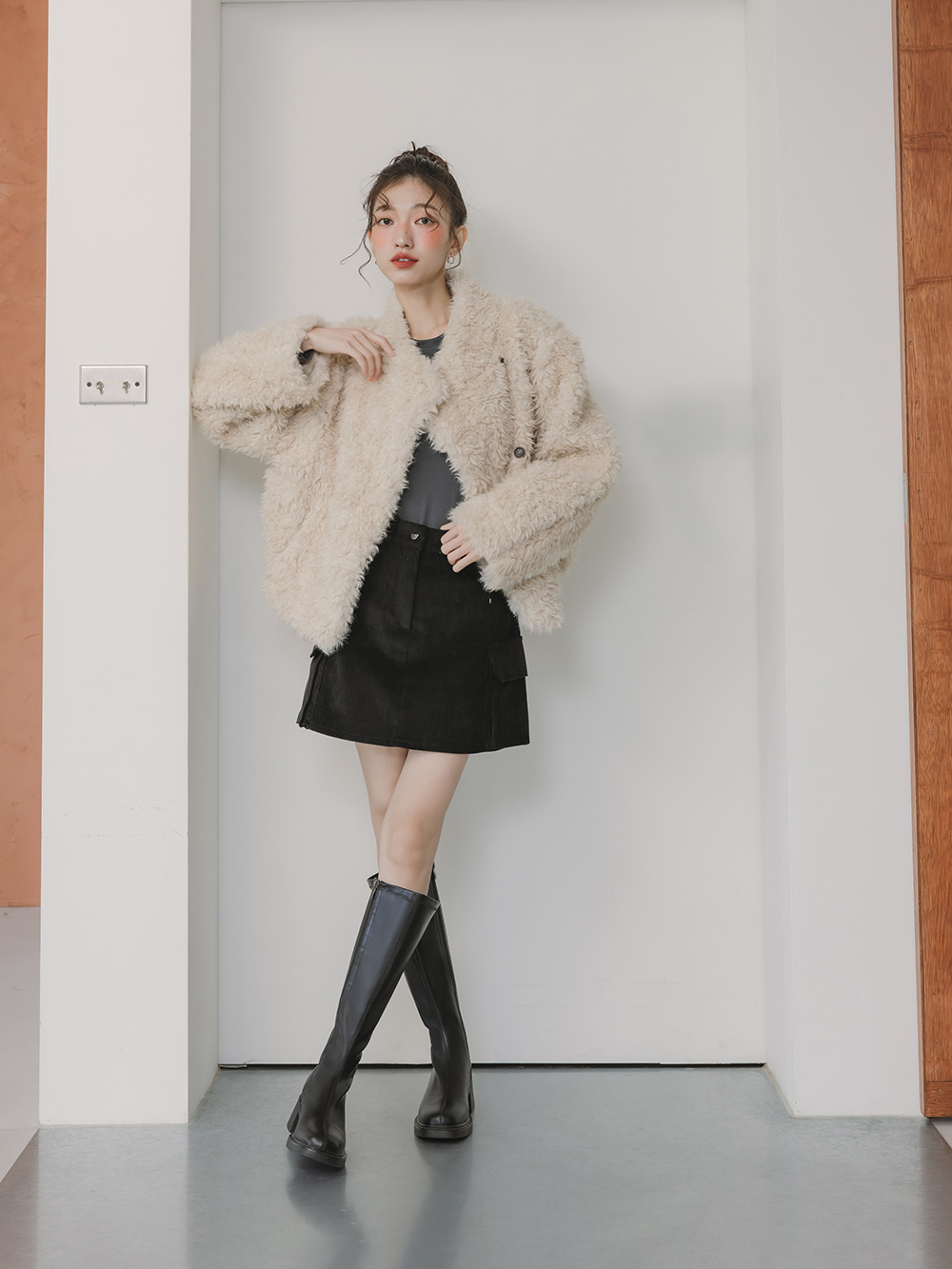 黃金比例方頭木紋跟瘦瘦長靴 黑色