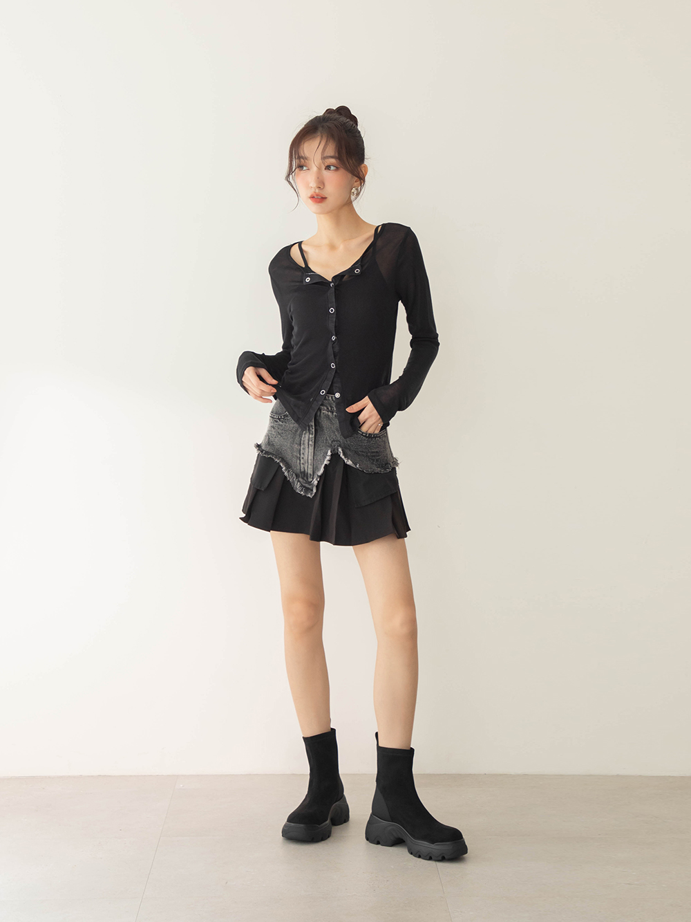 女團模式冰淇淋底彈力瘦瘦短靴 黑色
