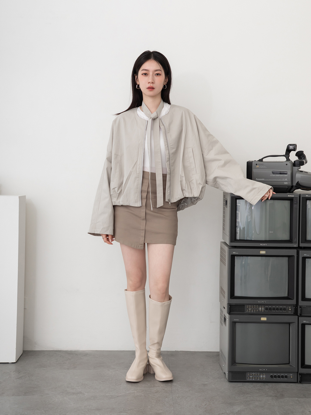 好感專屬．中車線設計方頭低跟長靴 香草米白