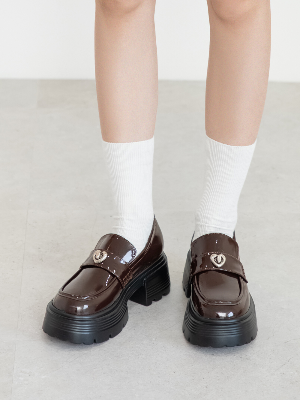 Love愛心釦飾厚底樂福鞋 咖啡色